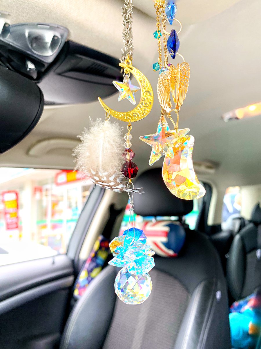 ぴあの 車用のサンキャッチャー模様替え 自分はなんだかんだ月や星モチーフが好きなので 自分好みで作るとこうなります 2つ飾ってるけど どっちもゆらゆらキラキラ可愛い子達 サンキャッチャー ハンドメイド スワロフスキー ぴあの 車用のサンキャッチャー模様替え 自分はなんだかんだ月や星モチーフが好きなので 自分好みで作るとこうなります 2つ飾ってるけど どっちもゆらゆらキラキラ可愛い子達 サンキャッチャー ハンドメイド スワロフスキー