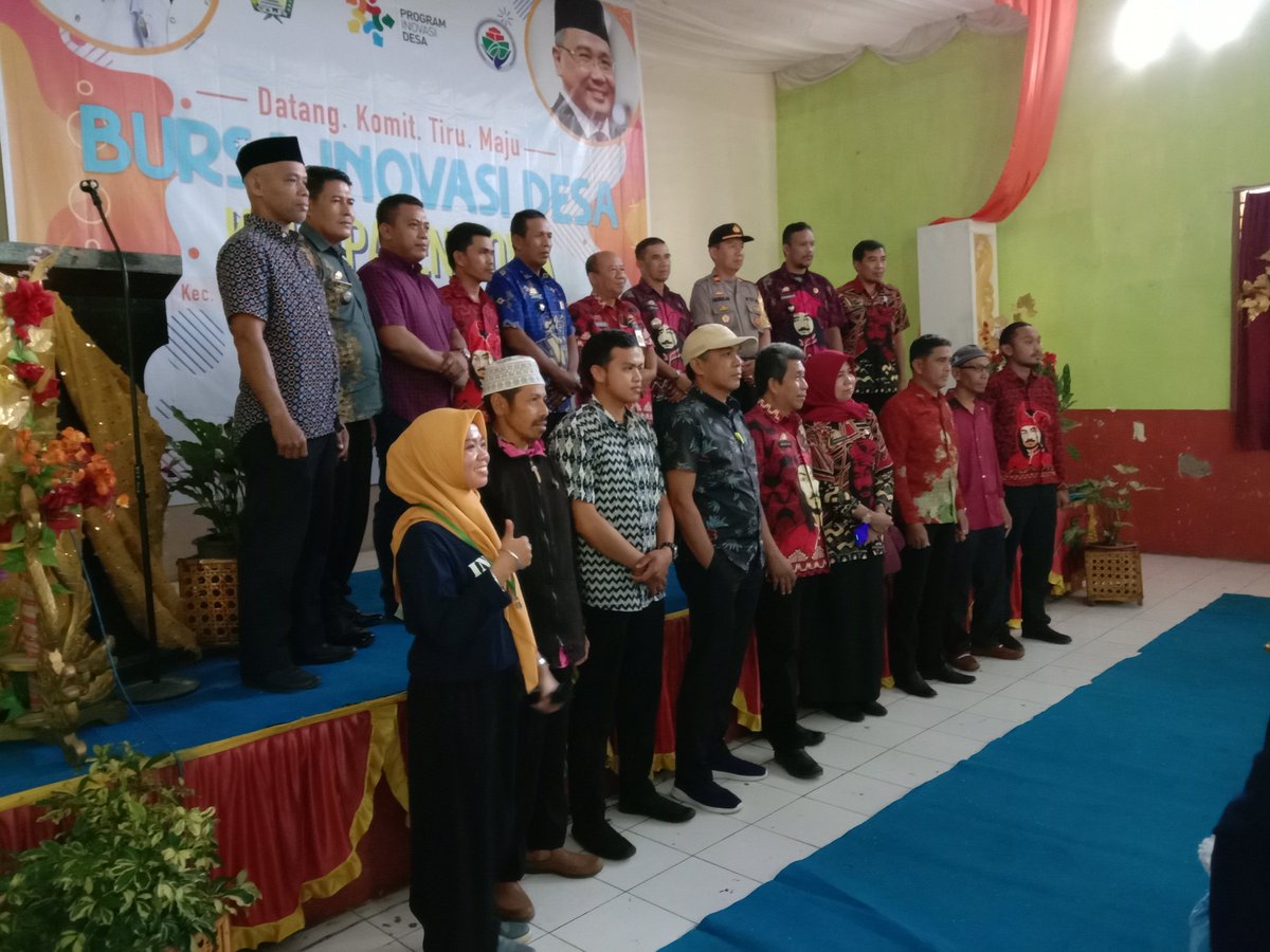 Suryadharma411's tweet photo. 3. Patisipatif. 
Pemerintah desa dan tokoh masyarakat membludak pada
Pelaksanaan BID Kab Gowa.

#BursaInovasiDesa2019
@jokowi 
@EkoSandjojo 
@anwsanusi 
@taufikmadjid71 
@fachrilabalado 
@P3MD_SULSEL https://t.co/dLO3oHTNLy