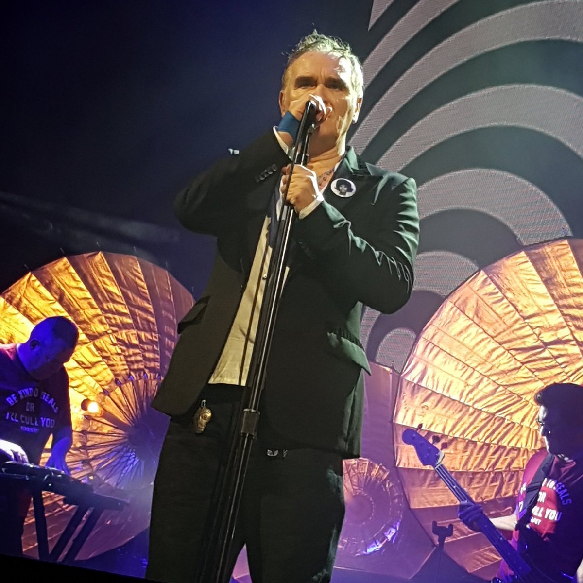 New on my Morrissey blog, I've posted a review of Morrissey's 12th studio album: California Son. 
California Son Shines: mozzermatters.blogspot.com/2019/07/califo…