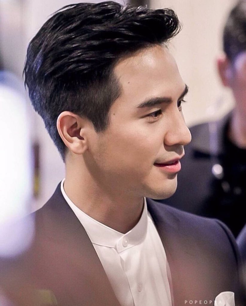 Tui67910792's tweet photo. นั่งทบทวนชีวิตติ่งของตัวเองแล้วงงใจว่ามาไกลขนาดนี้ได้ยังไง ที่บ้านแค่รู้ว่าชอบโป๊ปก็แปลกใจกันแล้ว เพราะเราเป็นคนไม่ดูละคร ถูกมองเป็นคนเงียบๆเฉยๆ นี่ยังไม่มีใครรู้นะว่าเราปั่นเทรนด์ เล่นทวิต เข้าด้อม เสพสินค้าที่เมนเป็นพรีอย่างจริงจัง เรามาไกลขนาดนี้เพราะผู้ชายคนนี้จริงๆ #popezaap https://t.co/LCK1cW3nMm