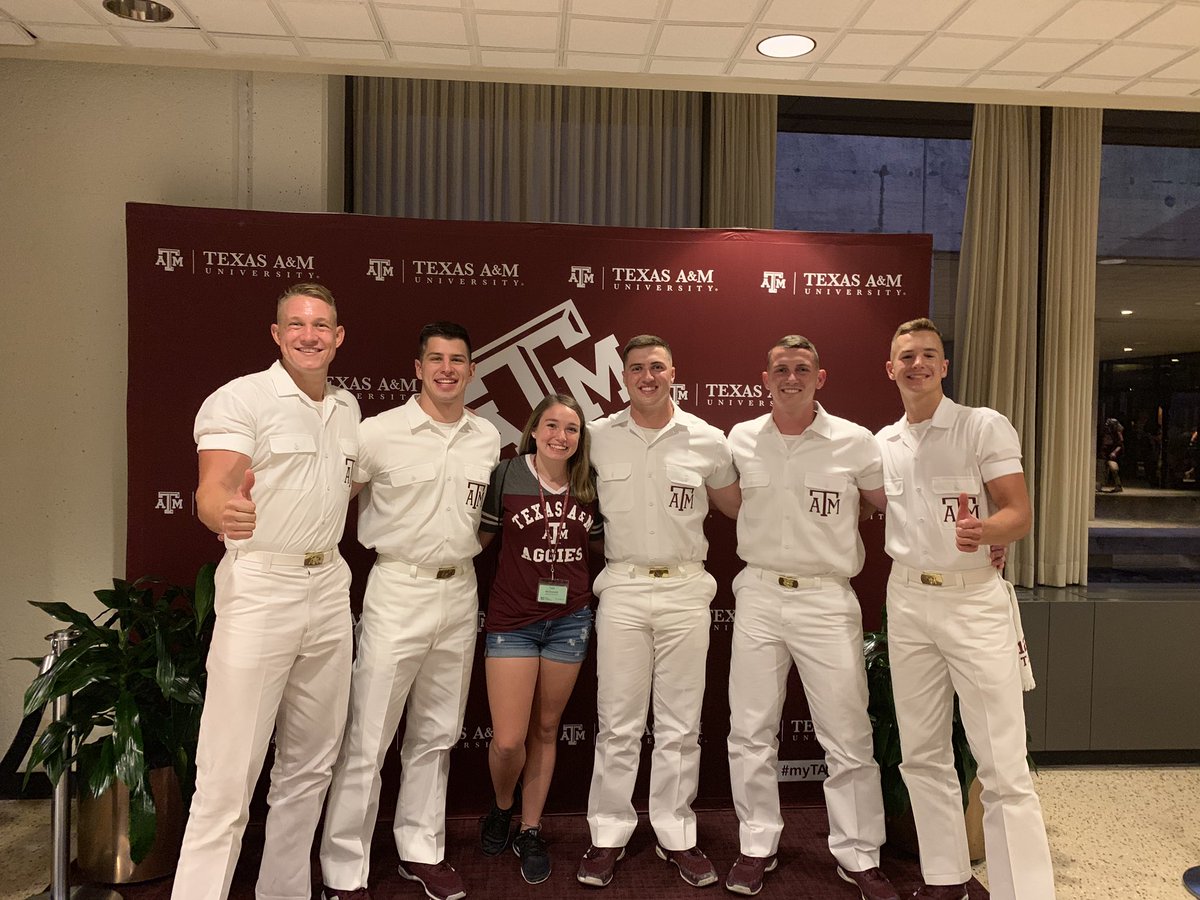 torim21's tweet photo. Day 1 of NSC✅                                             Finally meeting the Yell Leaders ✅     Let’s just say it was a pretty good day!!   @Aggiebound #Tamu23 https://t.co/PtAC1WlXK1