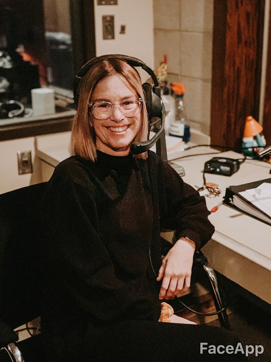 sadeframness's tweet image. Before and after waiting for actors to get into places 🤣😴 #stagemanager #stagemanagerhumor #stagemanagerproblems