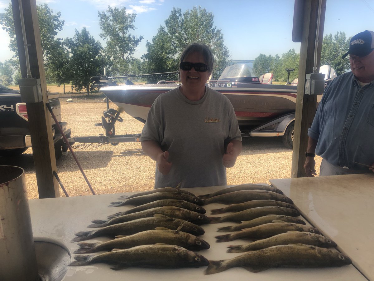 Liebelsguide's tweet photo. A good past few days on #LakeSakakawea! Even took some home myself for dinner tonight! #LiebelsGuideService #Salmo #MondakSports #RangerBoats https://t.co/ZJzX4umhQb