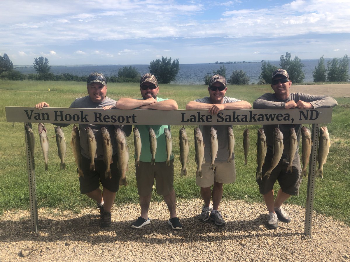 Liebelsguide's tweet photo. A good past few days on #LakeSakakawea! Even took some home myself for dinner tonight! #LiebelsGuideService #Salmo #MondakSports #RangerBoats https://t.co/ZJzX4umhQb