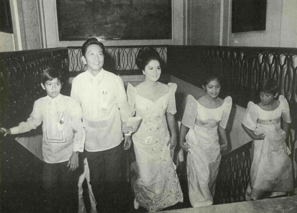senyorgustav0's tweet photo. Ang mga Marcos, WALA daw bahid ng PAGNANAKAW. Sa panahon ngayon, JOKE na ang TOTOO, at ang PROMISE na ang panloloko. Hindi na tayo nasanay sa kanilang pagsisinungaling. https://t.co/qN5zZTdex7