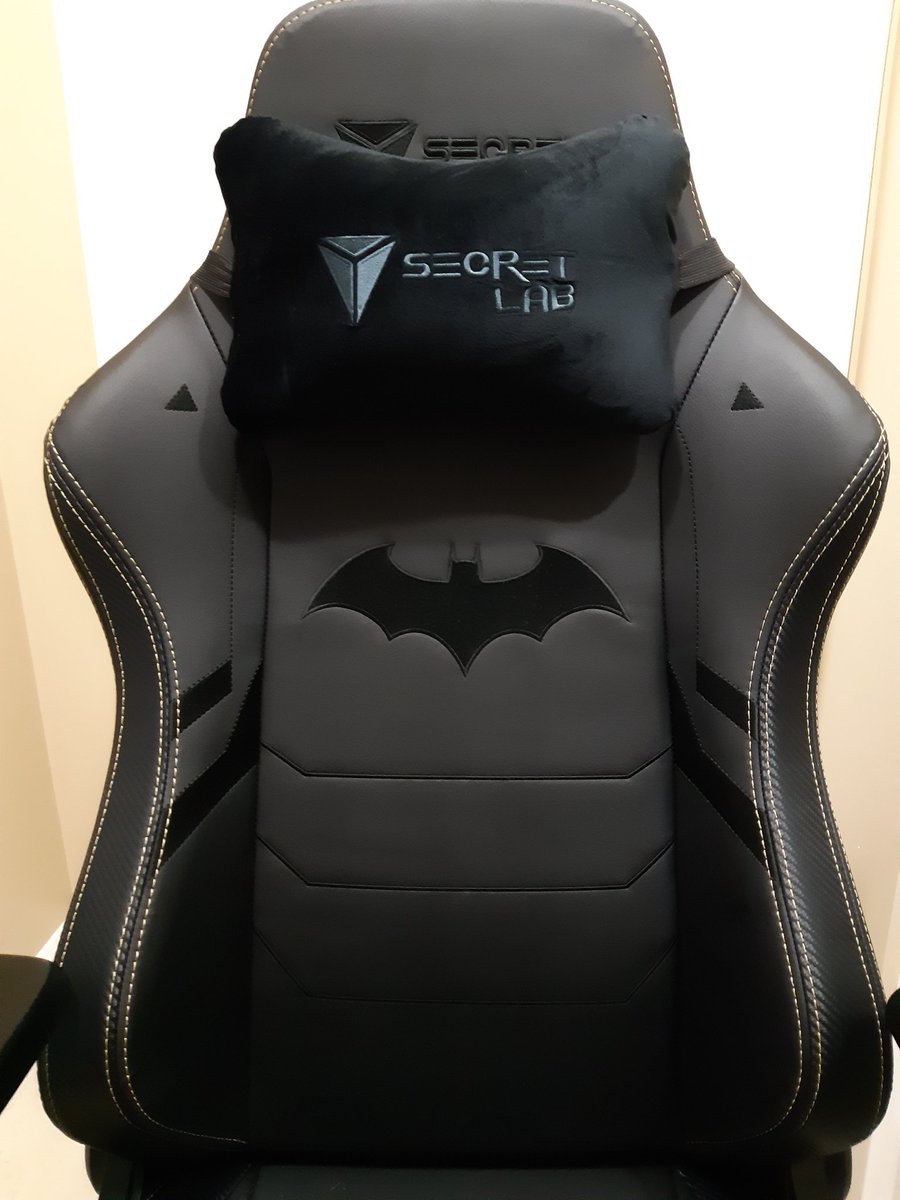 canadianjacs's tweet photo. @secretlabchairs Titan 2020 Series Dark Knight Edition gaming chair (finally assembled it).
#Secretlab
#secretlab2020 #Batman80
#batman #batman80anniversary #dccomics #darkknight #gamingchair #chair #computerchair https://t.co/qToLIYoUwW
