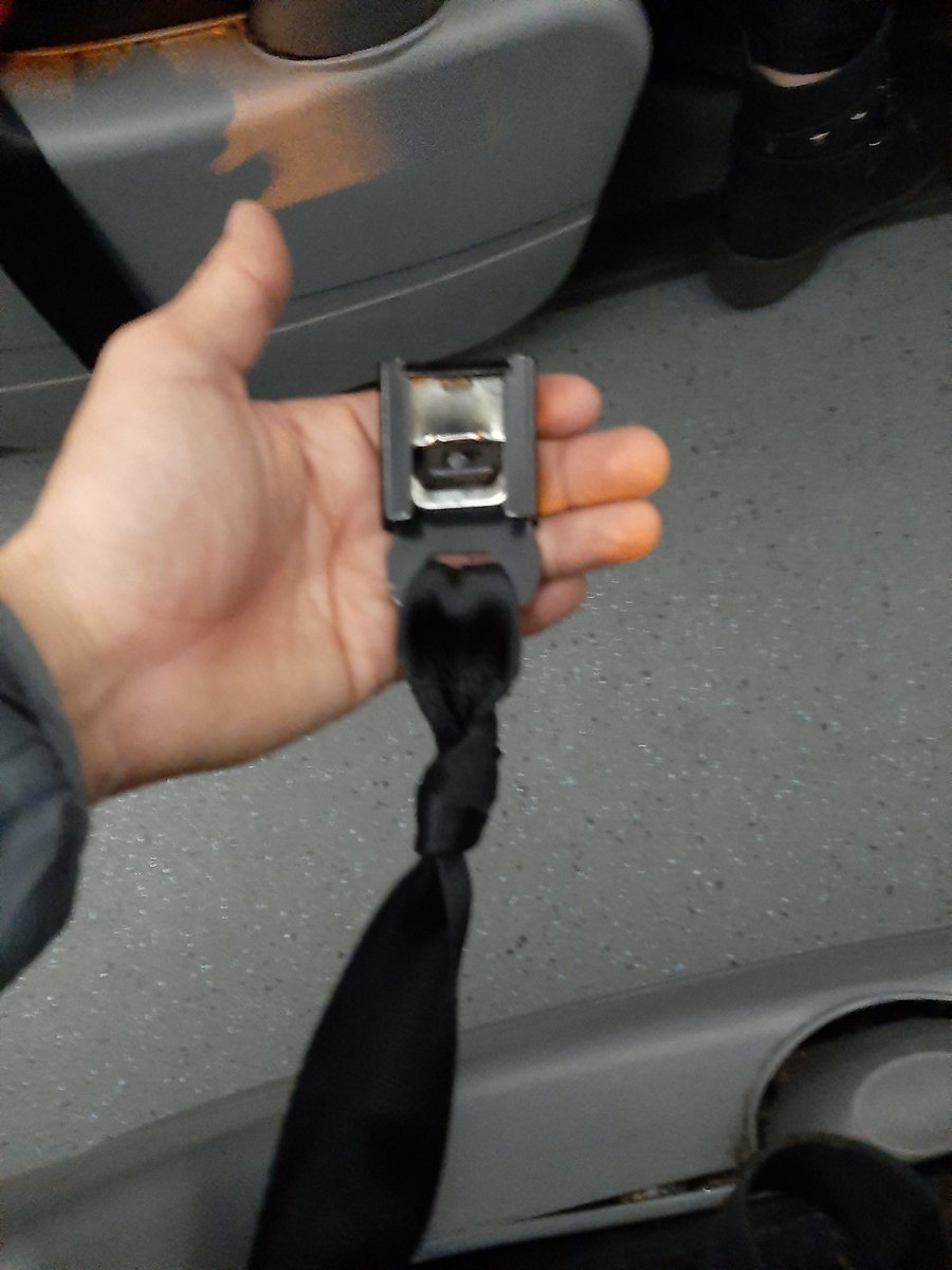 monytox96's tweet photo. No puede ser a esto le llaman seguridad quien fiscaliza?? Un fiasco #pullmanbus https://t.co/RZTXAAgah6