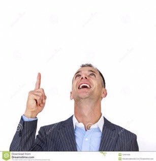 Человек смотрит вверх. Мужик показывает на верх. Парень показывает вверх. Чел смотрит наверх. Человек смотрит вверх.