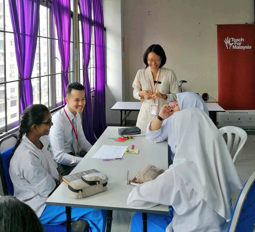 TeachForMsia's tweet photo. @Kingquah prompted Cikgu Wen-Xin's students to design a campaign to sell merchandise in conjunction with Merdeka day. He will be choosing the best campaign to be featured and subsequently launched for ten days in August! https://t.co/HUJPsh0Rtm