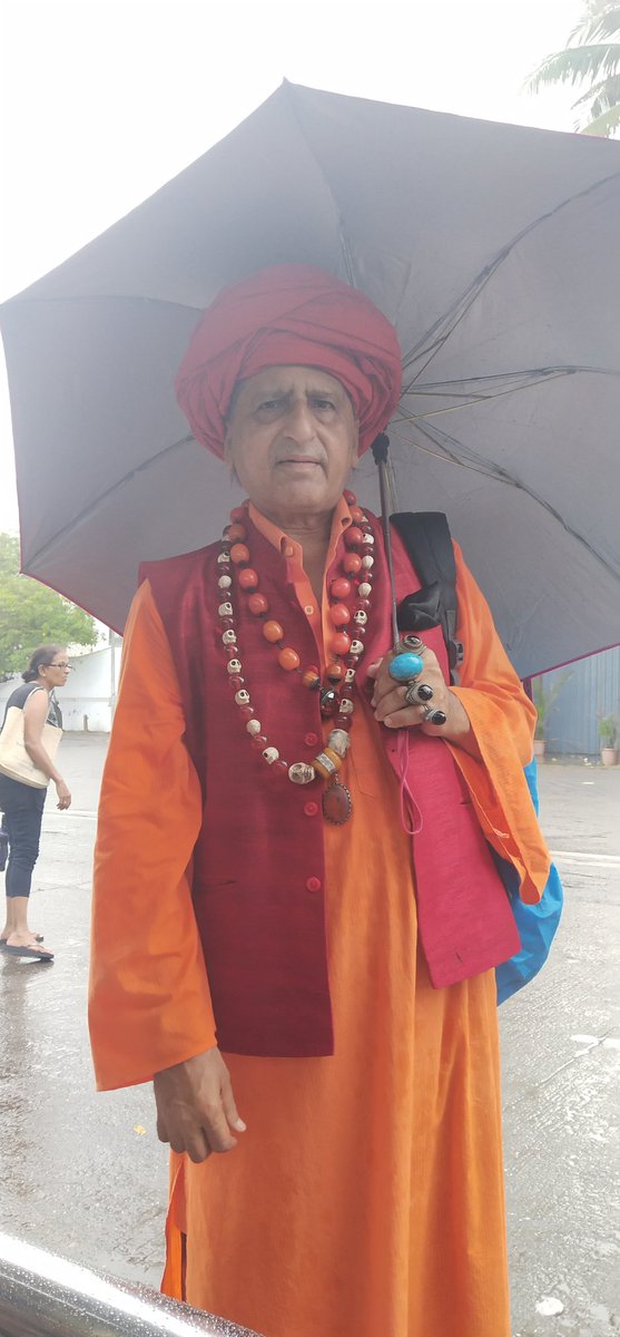 firozeshakir's tweet photo. Climbing up #KaneRoad #Bandra
Going for my first blood sugar test after starting on Insulin since a week.
#diabetes
#DrManojChadha
#PDHindujaHospitalMahim
Referred to him by eminent cardiologist #DrRajeshRajani. https://t.co/EK6TnHNQqw
