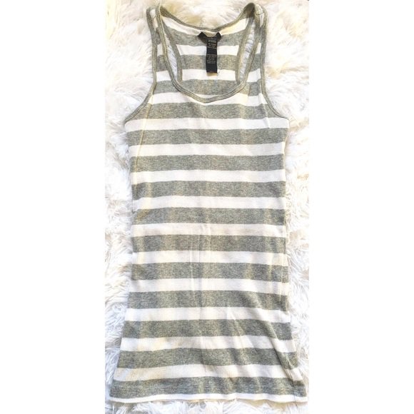 jes1118's tweet photo. So good I had to share! Check out all the items I'm loving on @Poshmarkapp from @shopwshannon #poshmark #fashion #style #shopmycloset #toryburch #afrm #activebasic: https://t.co/Jae71xpoxr https://t.co/JnQwoaVz7u