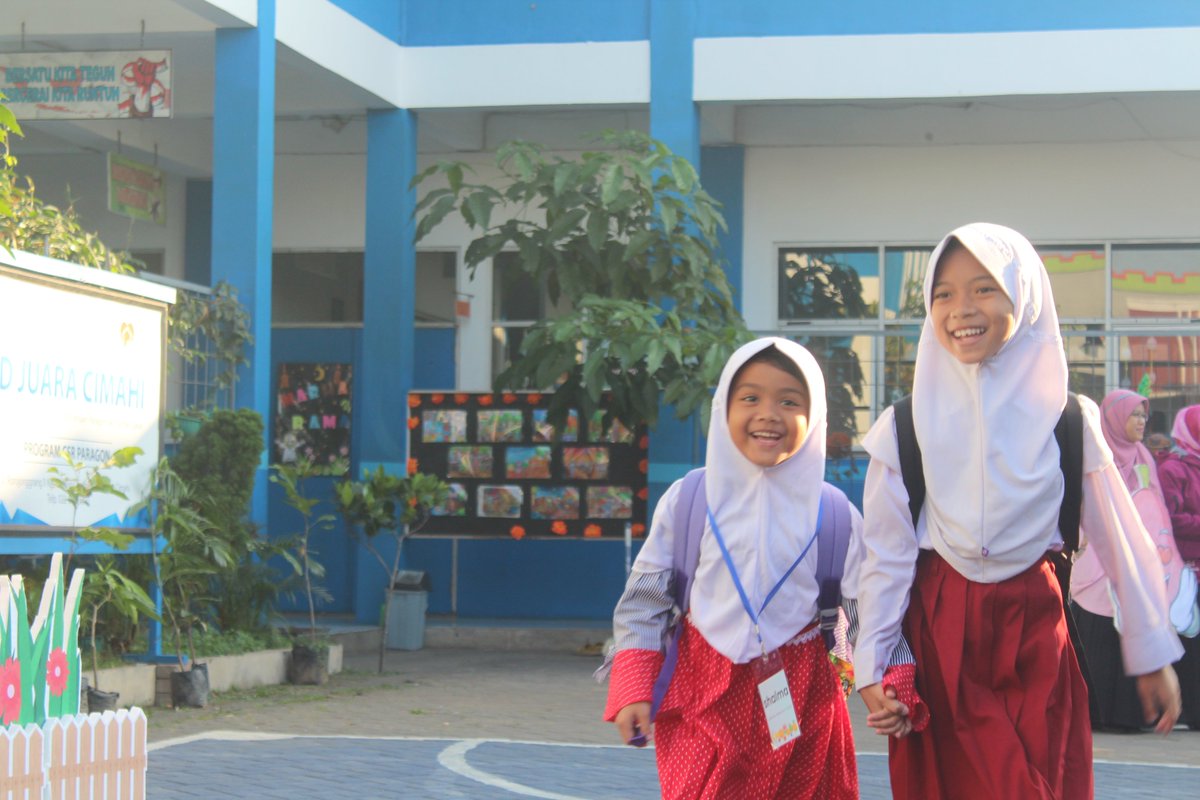 sdjuaraparagon's tweet photo. Menciptakan suasana kekeluargaan dan persaudaraan siswa baru dengan semua warga sekolah adalah salah satu tujuan Masa Pengenalan Lingkungan Sekolah atau POSTER #MPLS #POSTER #imsharing #imhappy @rumahzakat @Filantra1 https://t.co/Q4cq4XW0VJ