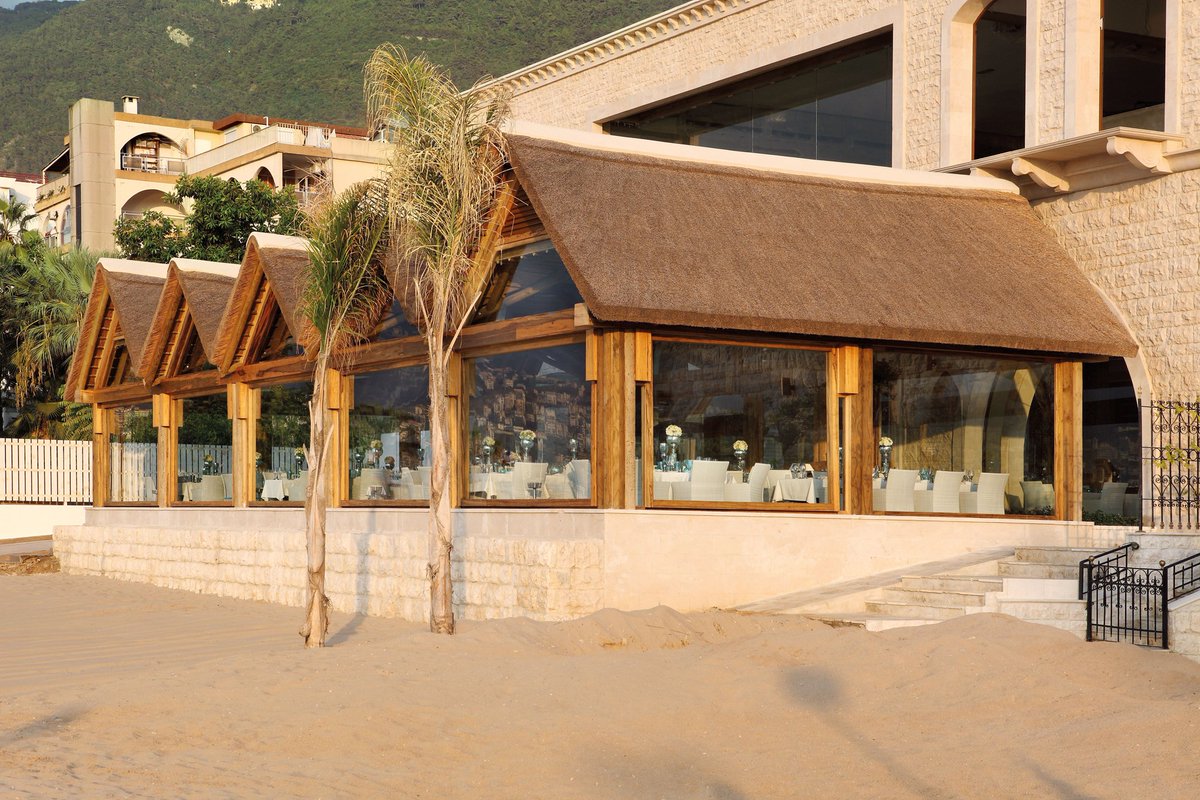 CapeReed's tweet photo. It's #TBT and we're heading back to Jounieh, Lebanon where our team of craftsmen worked on the thatched roof of the Table Fine restaurant. #throwbackthursday #tablefine #timber #construction #capereedproject https://t.co/hAqL130XFx