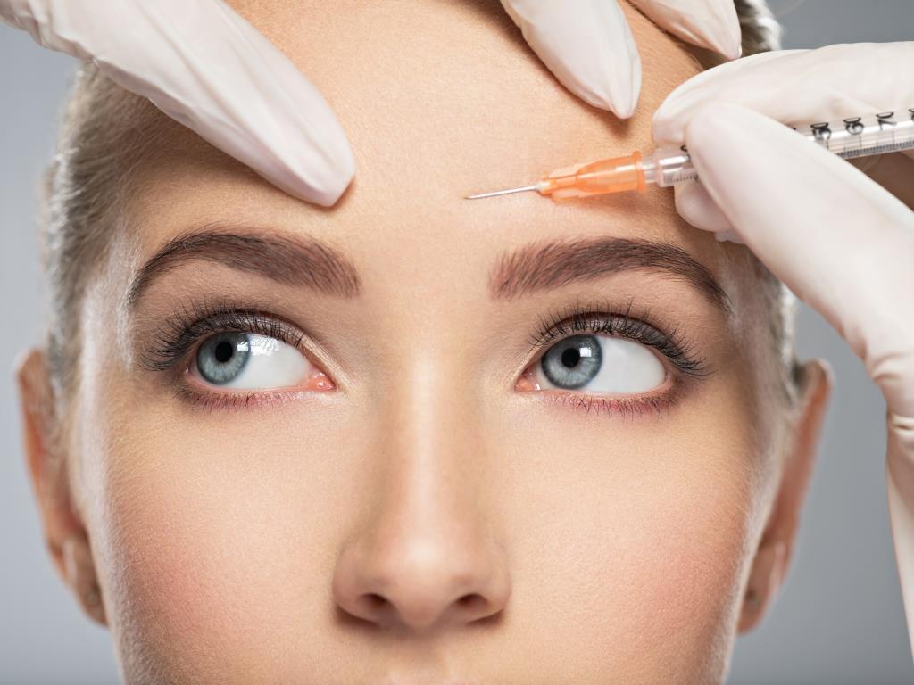 Our resident Facial Aesthetics Specialist, Tara Francis, is an expert in utilising advanced rejuvenation techniques to improve the texture &amp; tone of the skin. Want to learn more about Botox? Check out our guide: qoo.ly/ymkyn