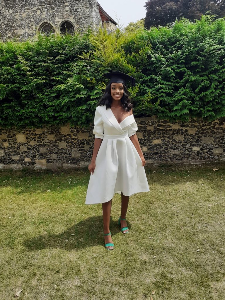 lailavssl's tweet image. A Computer Science (Artificial Intelligence) graduate 👩🏾‍🎓💚✨ #graduate