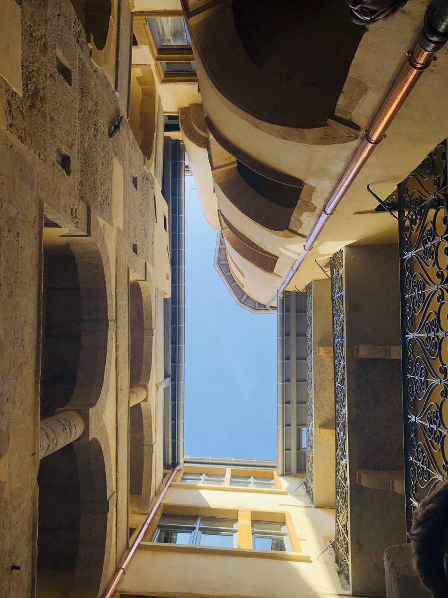DavidKimelfeld's tweet photo. Le bailleur social @GrandLyonHab a acquis en plein cœur du #VieuxLyon, rue Tramassac, un immeuble Renaissance appartenant au @grandlyon, pour y faire des logements sociaux. Une opération essentielle pour garantir l’accès à tous de ce quartier historique. #RencontresTerritoires https://t.co/ZbYn9zooCL