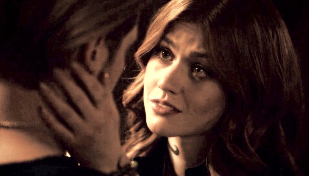 xheavenlyclace's tweet photo. #ClaceAppreciationWeek

day 4: favourite "quote":

definitely: "I love you, Clary. I'll love you until I die. and if there's a life after this.. I'll love you then too." ~ Jace

the way he said this and hold/caressed her hand was so soft and the kiss made it more perfect. https://t.co/ACkjHAUBHA