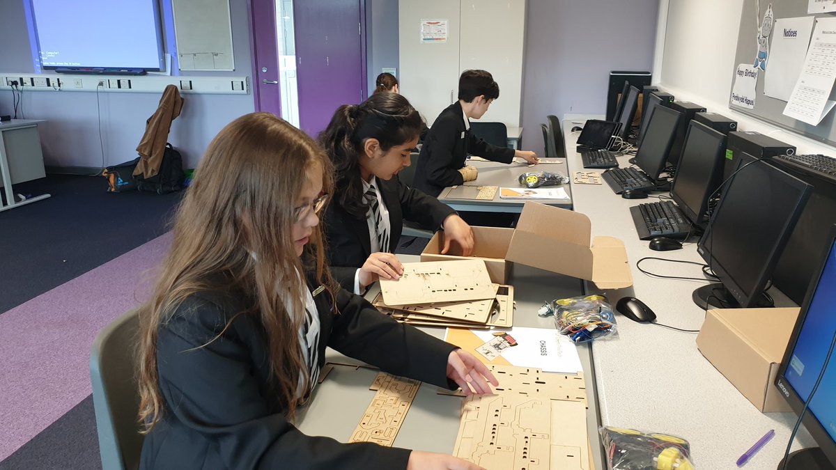 LlanwernhighIT's tweet photo. More kit building @Llanwern_High #ikeaeatyourheartout #flatpackgenius https://t.co/NkETUeF6Vk