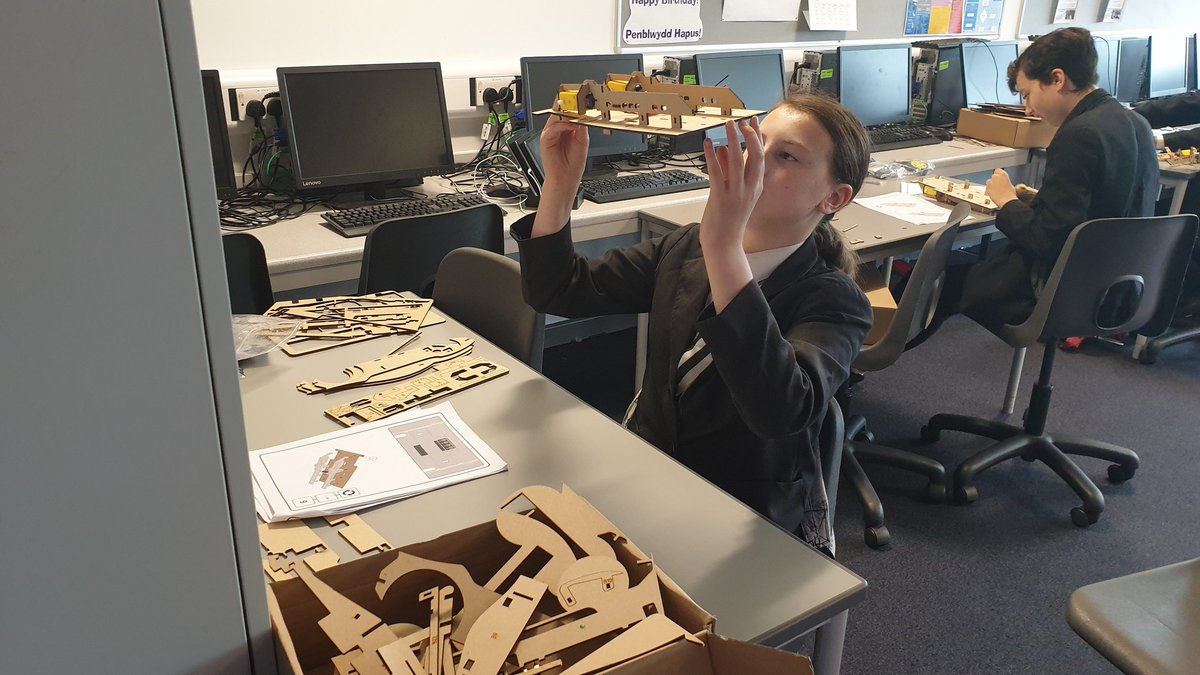 LlanwernhighIT's tweet photo. More kit building @Llanwern_High #ikeaeatyourheartout #flatpackgenius https://t.co/NkETUeF6Vk