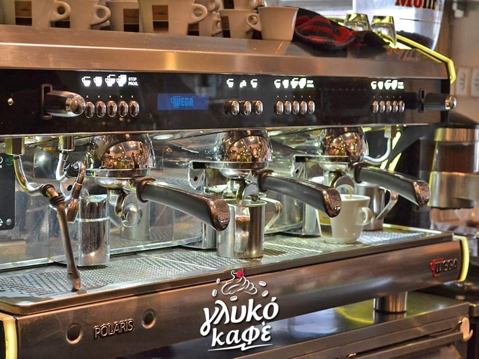 GlukoKafe's tweet photo. Ready for fresh coffee?

➡️Ειρήνης 23 και 19ης Μαϊου γωνία #Δράμα 
➡️Ανδρέα Παπανδρέου 162 #Θεσσαλονίκη

#glykocaffe #favourite #myfavourite #glykotime #takeabreak #τοστέκιμας #coffee #coffeetime https://t.co/Nl9KeJPmbK