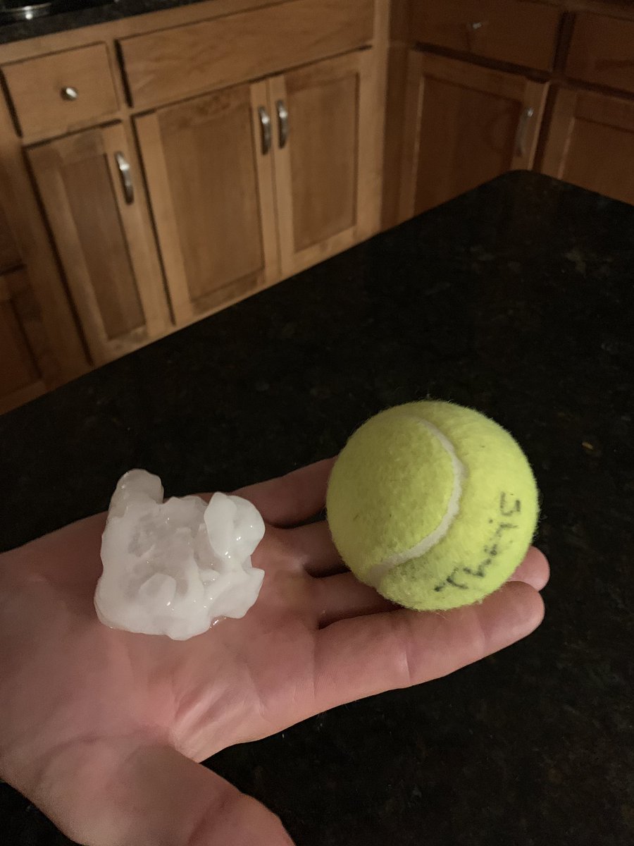 clafond520's tweet photo. @ian_leonard hail in Prior Lake is huge! https://t.co/vDrJGzS2Tr