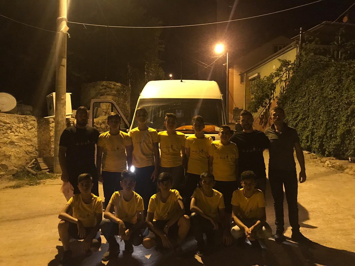 Denizli Güney Eziler Mustafa Kaçmaz Ortaokulu çim hokeyi takımı 12/15 Temmuz tarihlerinde Osmaniye ilinde yapılan Turnuva da Türkiye 5. Olmuştur.Bir Öğrencimizde Milli Takıma seçilmiştir.
Öğrencilerimize ve Emeği geçenlere Teşekkürler....