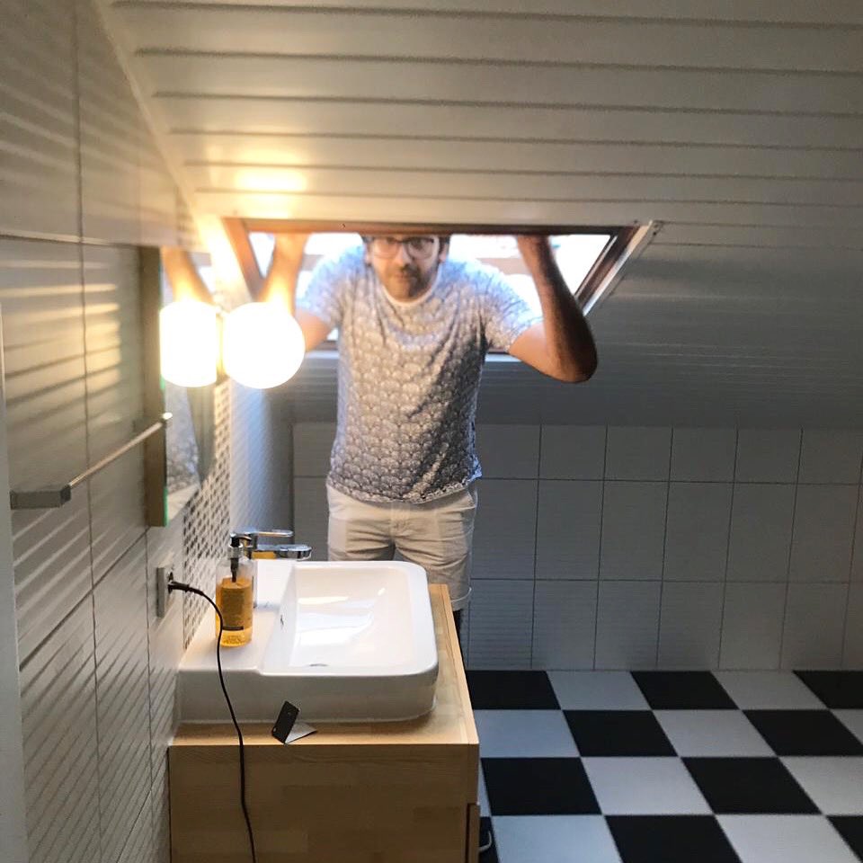 hassanahmed876's tweet photo. Basically, this how I brush my teeth every morning
#livingintheattic #tootallforthis https://t.co/ypv03dZYJD