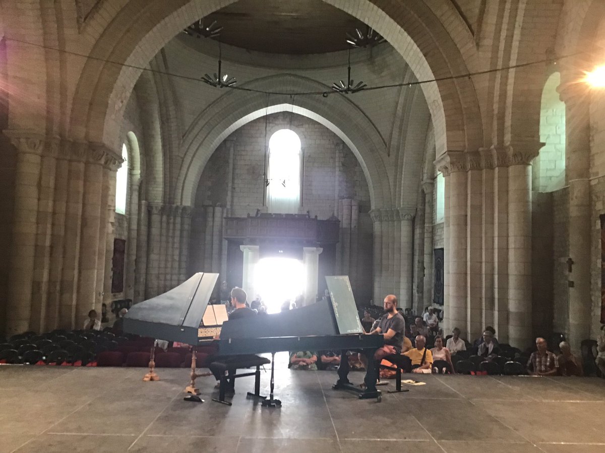 PJLarmignat's tweet photo. À l’@Abbayeauxdames ce matin, répétition des excellents Pierre Gallon et @moulinyoann en vue de leur récital à deux clavecins ce midi consacré au répertoire anglais du XVIIe.
Les normands envahissent l’Aquitaine 😁
#Tomkins #Carlston #Farnaby #Holborne #Fairhill #Dowland #Byrd https://t.co/Jd9EM4XDgF