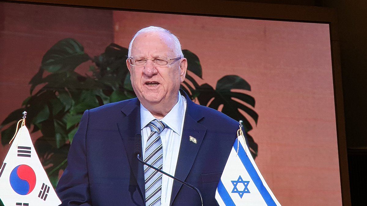 sys365's tweet image. 이스라엘과 한반도 평화를 위한 특별기도회를 가졌다,
레우벤리블린 이스라엘 대통령 님과 그수행원과 각계지도자님 
과 성도들과함께 구국 을 위해 특별히 기도회를 가졌습니다