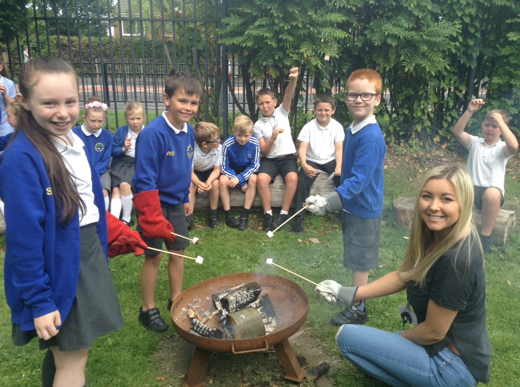 Burnopfield_sch's tweet photo. 🌳🍃If you go down to the woods today... you'll find Miss Alsop's class toasting marshmallows! 😆#transitionmorning https://t.co/leK4SEHI09