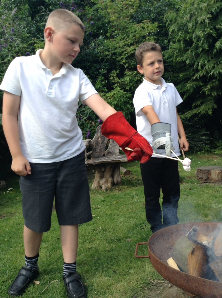Burnopfield_sch's tweet photo. 🌳🍃If you go down to the woods today... you'll find Miss Alsop's class toasting marshmallows! 😆#transitionmorning https://t.co/leK4SEHI09
