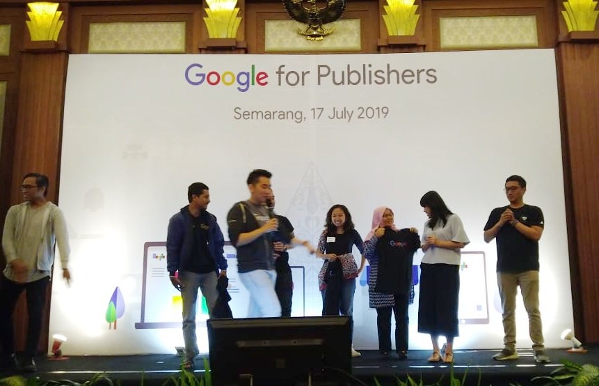duniaqtoy's tweet photo. Bermimpi aja engga.
Bisa dateng krn gantiin temen yang ga dateng, meski aku pengen banget ke event ini tapi dl ga yakin bs jd ga daftar. N nanya via tweet di last hour. Only 1 question pula. Ternyata dibacain dan kepilih dapetin kaos Google. Aku terharu guys ππ³π.
#gfpsemarang https://t.co/fFTmphFlo7