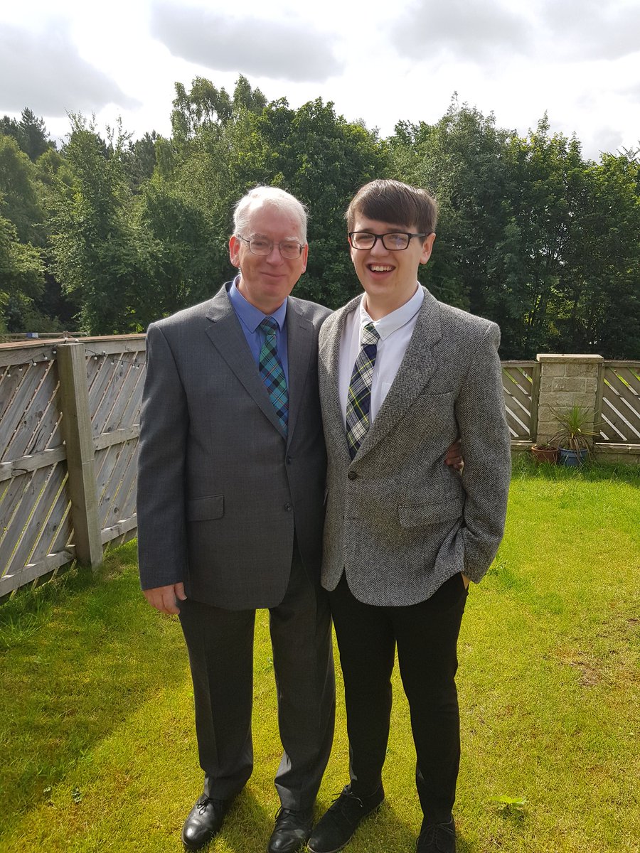 srjf's tweet photo. off to my boy's #GraduationDay, celebrating Isaac (eldest) graduating with a First Class Honours degree in Politics @UniOfBradford
#Bradford #WestYorkshire #UK
#GoIsaac #ProudDad #ProudParents #education #learning #RedLetterDay https://t.co/GR08GuSTlv