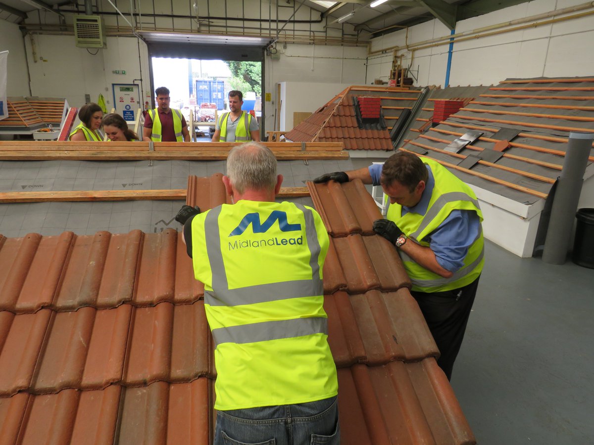 BMI_Trainer's tweet image. Delighted to have colleagues from @BMIUKandIreland and @MidlandLead join us this week for our two-day #pitched and #flat #roofing course! Well done all! 👏🔨🏠