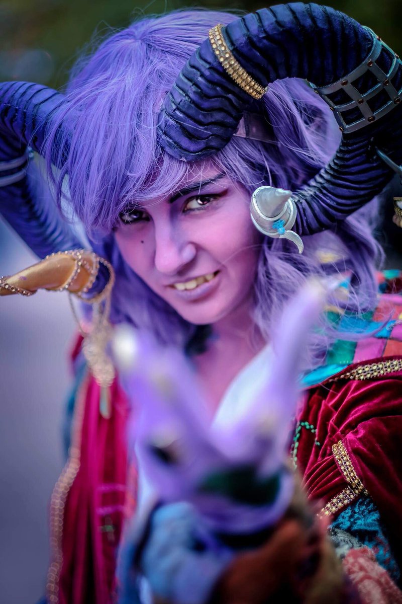 MathiesCosplays's tweet photo. Thought I’d share with you all my Mollymauk cosplay 😊 @CriticalRole @executivegoth 
It’s had a lot of updates since these pics but these are still my fave. 
Hope you’ll like it 🙏🏼 
Photos by @Seelenfang_ 
I’m @ mathiescos on Instagram https://t.co/zbh3oe1cRA