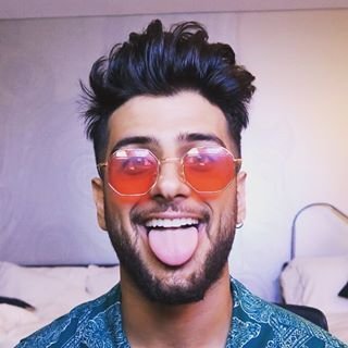 şimdi ben elayı 300 kez izledim mesela yani konserde de 300'e bölünücem mesela yani bunun nasıl bir matematiksel açıklaması olabilir ki mesela #reynmendestek