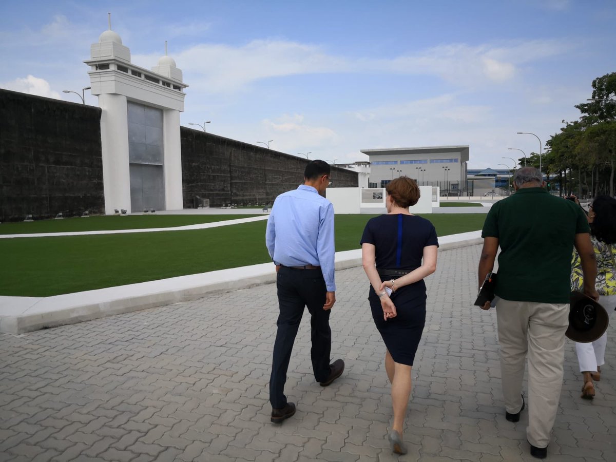 karaowen's tweet photo. In this #NDP2019 month, important for me (and all visitors and residents) to understand 🇸🇬’s history. Very moving to stop and reflect on the sacrifice and suffering of all communities in Singapore during WWII. (Sook Ching memorial and Changi prison) #LestWeForget #karajiayou https://t.co/CKxLrwE9Xw