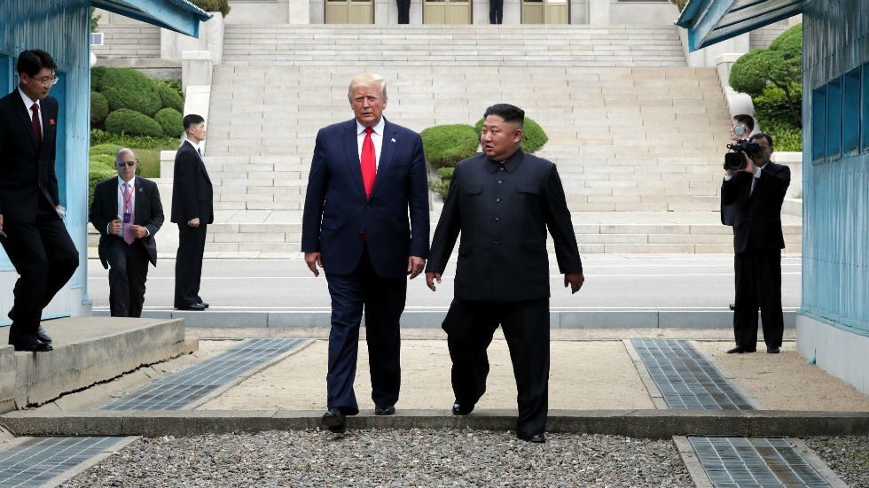 MKRIZSA50's tweet photo. @CapnRyder #KimJongUn writes❤️letters, says #IStandWithPresTrump
#GeorgeNaderChildPorno says
#IStandWithPresTrump
#BitchMcCAndElaineChao who were paid handsomely by him say #IStandWithPresTrump
Finally, his ignorant #RacistBase says #IStandWithPresTrump https://t.co/sWzzItjhrZ