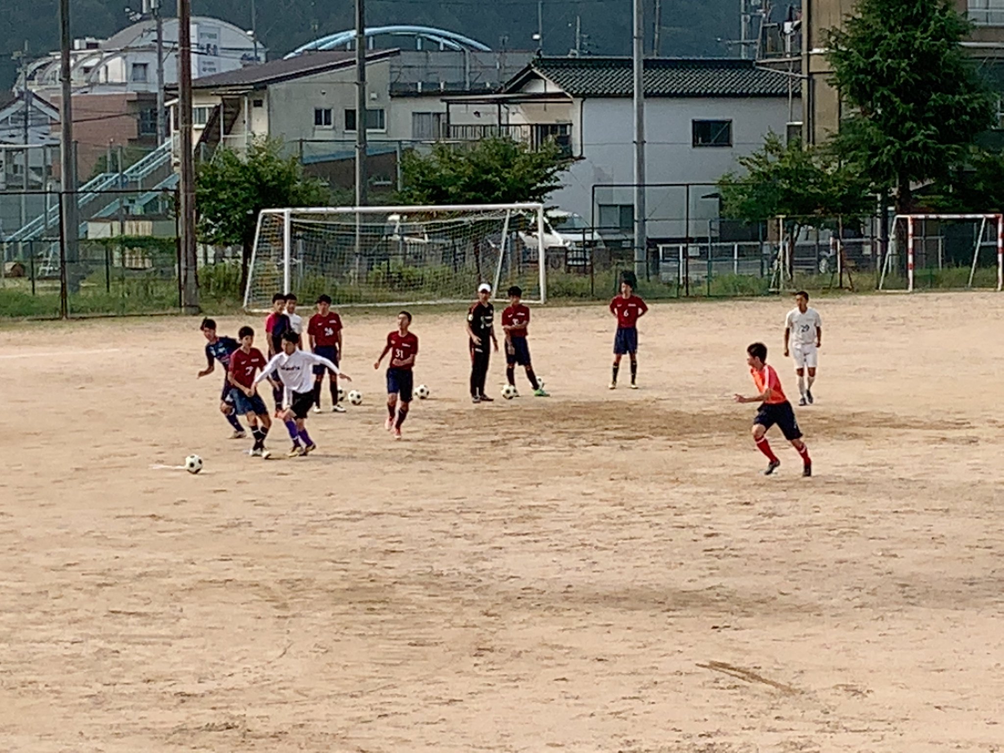 広島県立吉田高等学校 公式 吉田高校サッカー部の早朝練習に サンフレッチェ広島ユースの岩成智和コーチに定期的に指導に来ていただいています 吉田高校 サッカー部