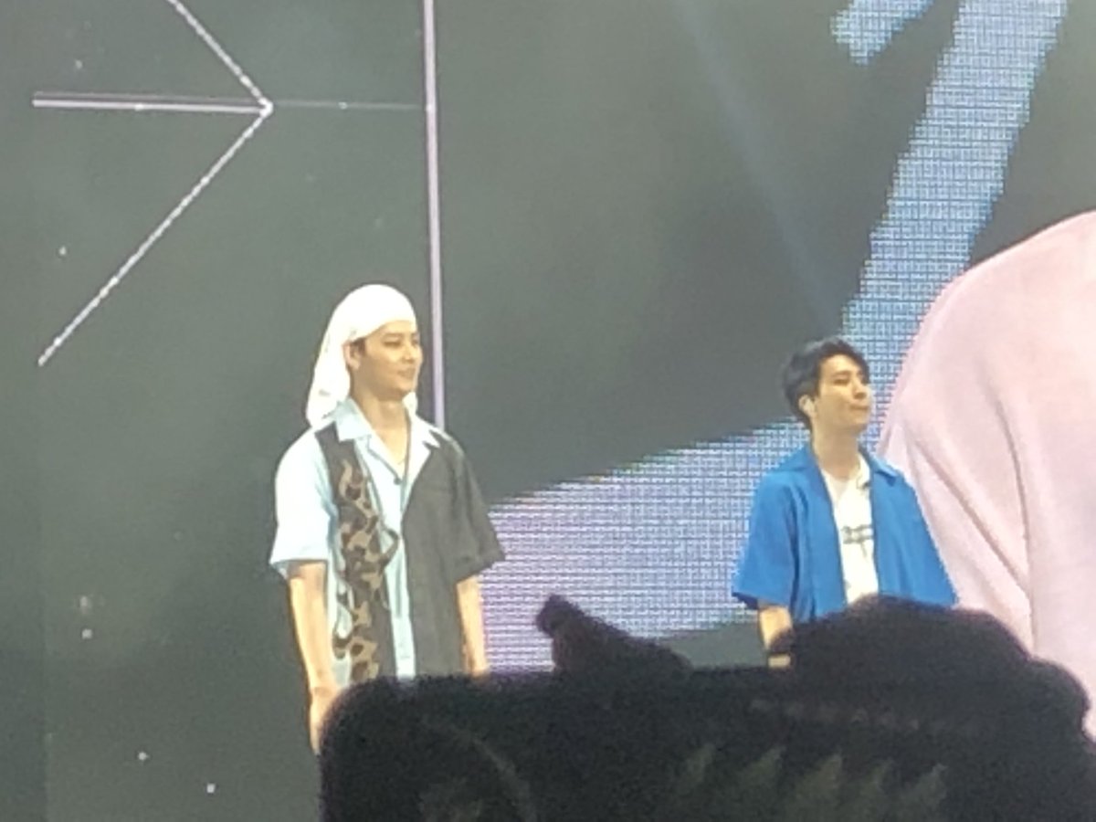 bran_ag_'s tweet photo. Otro año más con GOT7, una experiencia inolvidable. Deben cumplir su promesa de volver el próximo año, ehhh. Estaré esperándolos. 💚
#GOT7 #GOT7WORLDTOUR #GOT7_KEEPSPINNING #KEEPSPINNING #GOT7inMexico #JB #Mark_Tuan #Jackson_Wang #JinYoung #YoungJae #BamBam #YuGyeom https://t.co/ofPqkrgf4S