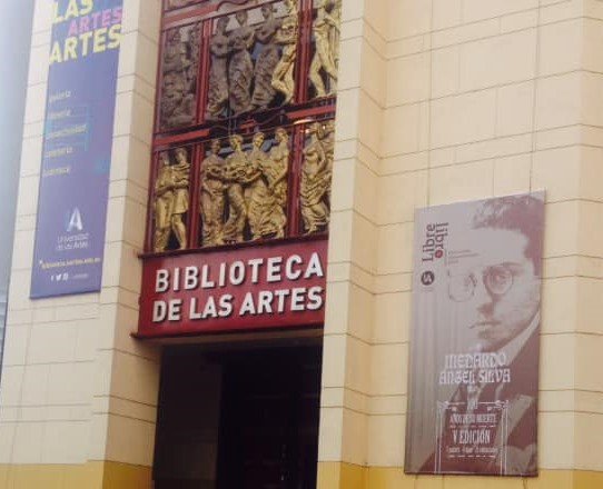 MichGonzalesC's tweet photo. En la biblioteca de la Universidad de las Artes se lleva a cabo quinta edición de Feria Libre Libro
#Clicklaicoinforma https://t.co/PH8HtvUEvx