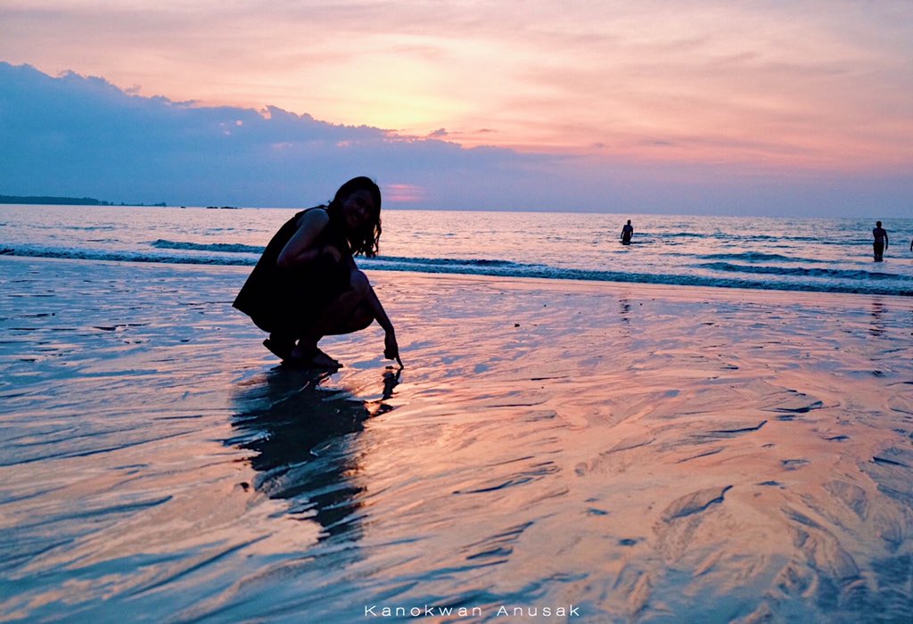 plussa's tweet photo. Falling in love with the sunset 
หลงรักความสงบของหาดทราย
.
📍เขาหลัก อ.ตะกั่วป่า จ.พังงา
.
สำหรับการเดินทาง- บินลงภูเก็ต แล้วเช่ารถต่อขึ้นมาพังงา
.
☀️
#ReviewThailand #รีวิวภูเก็ต #รีวิวพังงา #รีวิวไทยแลนด์ #AmazingThailand https://t.co/WgXVe794Yr