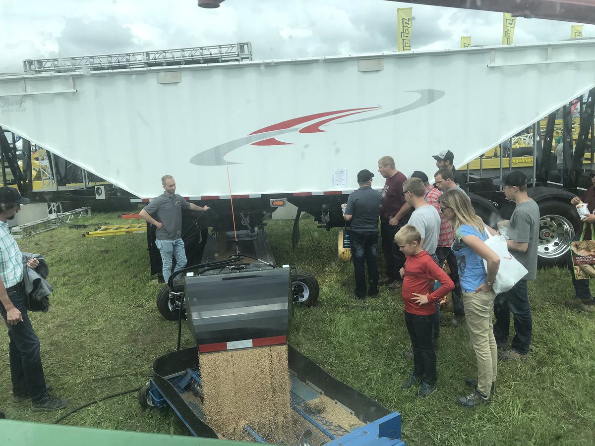 tim_penner's tweet photo. All day long @AginMotion this is amazing show to be at 1 more day @Soarindriveover #driveover #AIM19 https://t.co/8rGandXITU