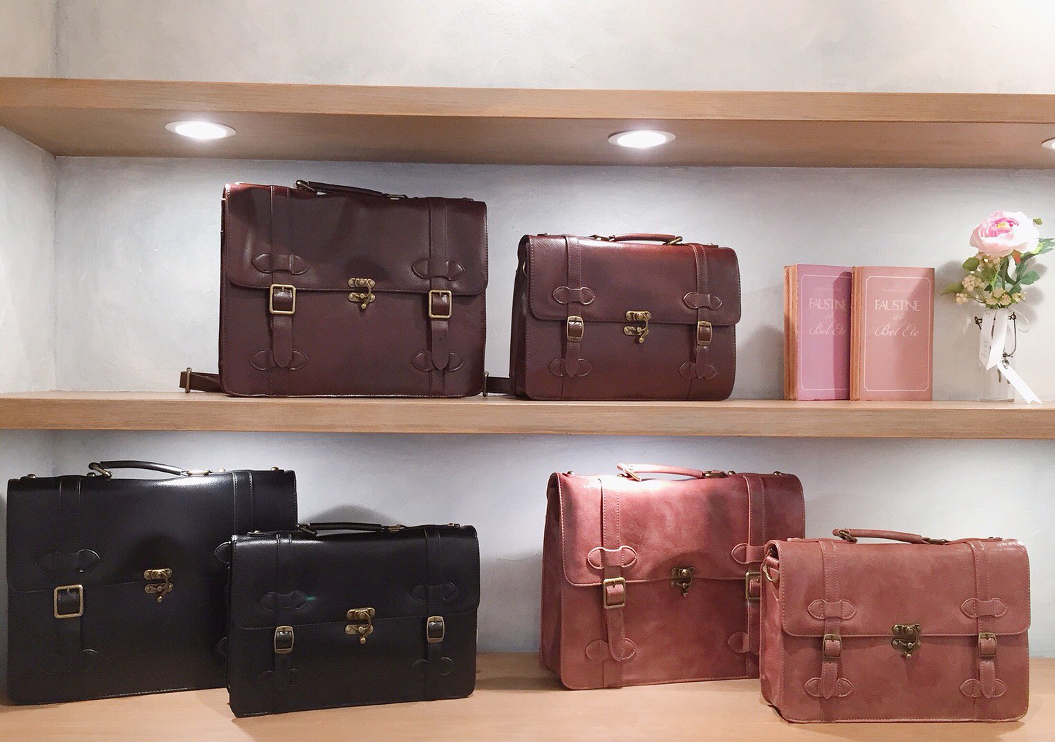 O Xrhsths F I N Tルクア店 Sto Twitter New トランク風サッチェルバッグ Pink Brown Brown Black 8 000 Tax トランク風ミニサッチェルバッグ Pink Brown Brown Black 7 600 Tax 皆様お待たせ致しました 定番で大人気のサッチェルバッグが入荷