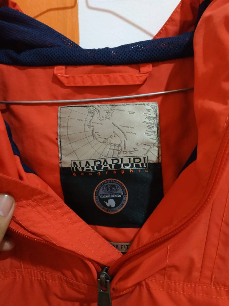 hrystwnd's tweet photo. Siang ndan, barangkali followersnya ada yang doyan napapijri rainforest summer jacket, size m, kelengkapan tag. Tolong bantu up modal buat leg ke 2 🙏😂 @SoeriAllie @OrenBarat #ModalTour #KotaIniMauJuara 🏆🏆🏆🏆 https://t.co/Q4sGYcX6XG