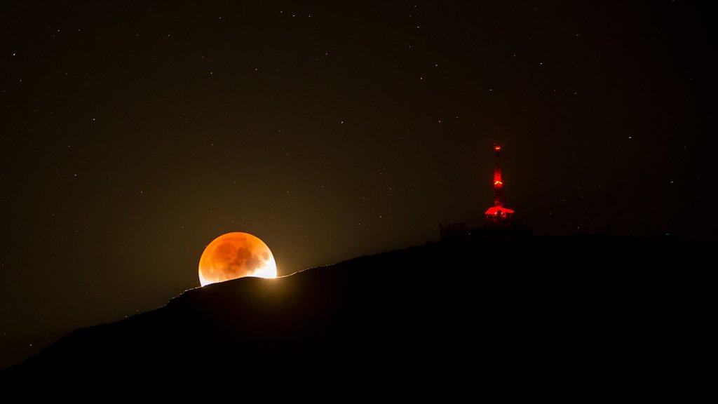 StephJadeFish's tweet image. Shadowed Moon and Mountain #space #nasa