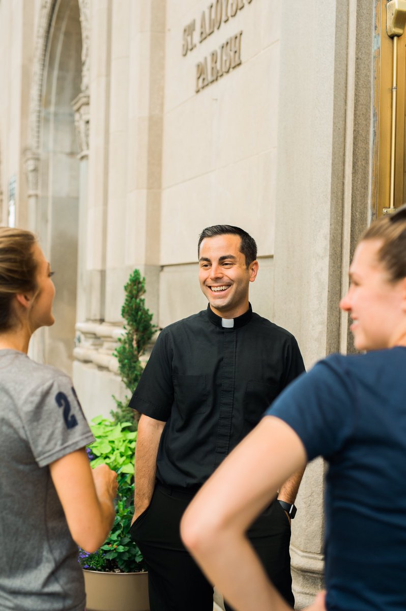 ArchofDet's tweet photo. Tonight's "Summer in Detroit" event featured a night of service and prayer for young adults downtown Detroit.
Young adults gathered at St. Aloysius Downtown Detroit before heading out in small teams, bringing sandwiches and snacks to the cityโs poor.
#UnleashTheGospel https://t.co/krZjOjtdxD