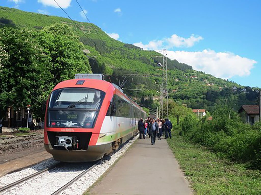 SaveATrain's tweet photo. Everywhere you travel, train travel is awesome - https://t.co/NJeUtcOKHi #bulgaria #trainfleet #railfleet ##bzd #bulgariarail #bulgariatrains #DeutscheBahn https://t.co/yrxVLd9x12