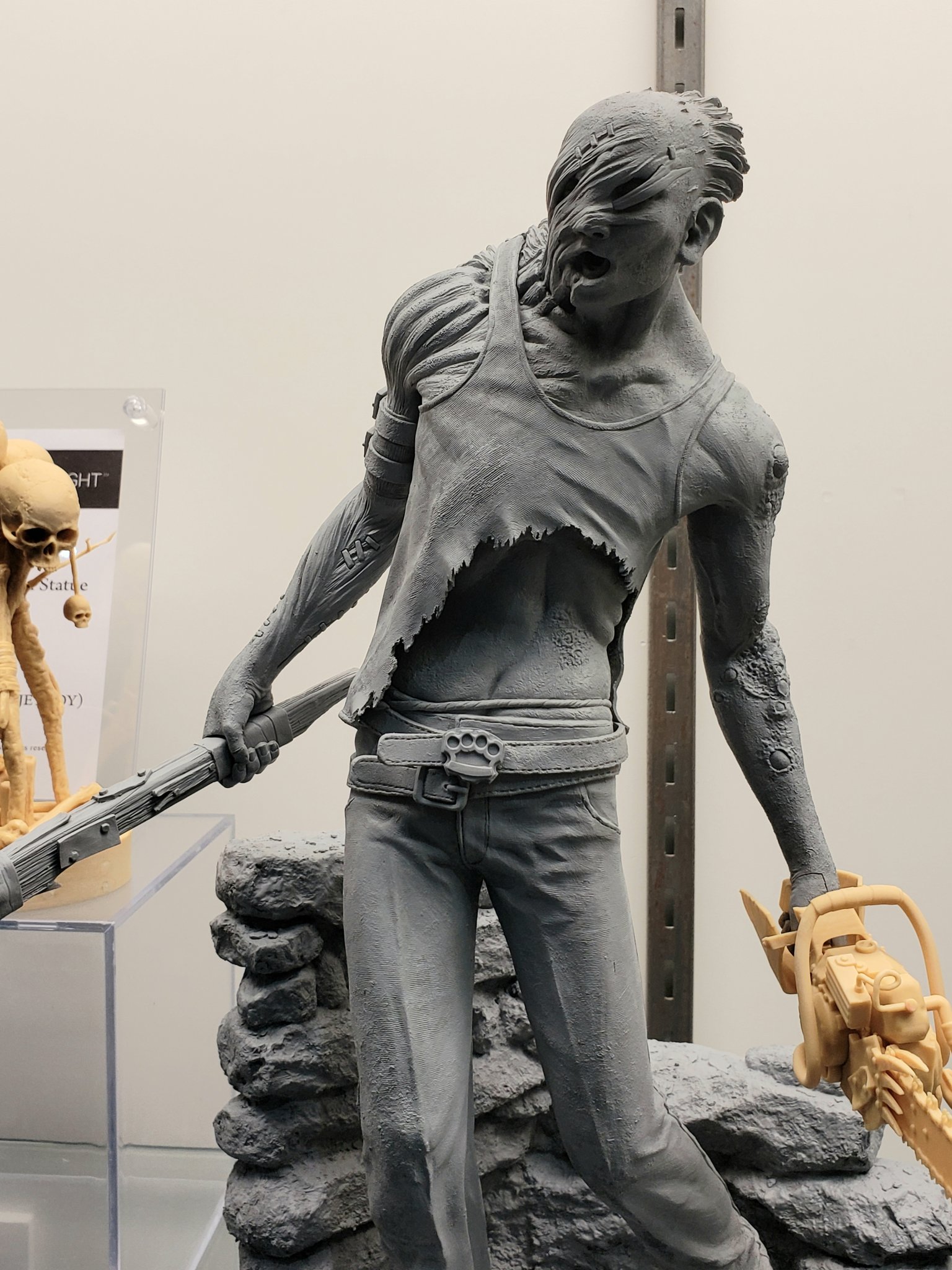 Dead by Daylight ヒルビリー 1/6 プレミアム スタチュー Amazon