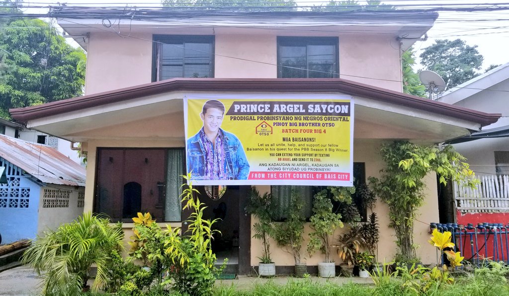 PrinceArgelOFC's tweet photo. Siyempre, hindi din papahuli sa pa-tarp ang kanilang humble abode. 🏡😅

Iba talaga pag simpleng tao boi! Hindi man tayo palaging trending pero we are lowkey yet fully supporting you boi. Galingan nyo sa next challenge at kami bahala sa'yo boi! 💛

#Batch4LEADfor6thThrone https://t.co/1qgq5G4dmj